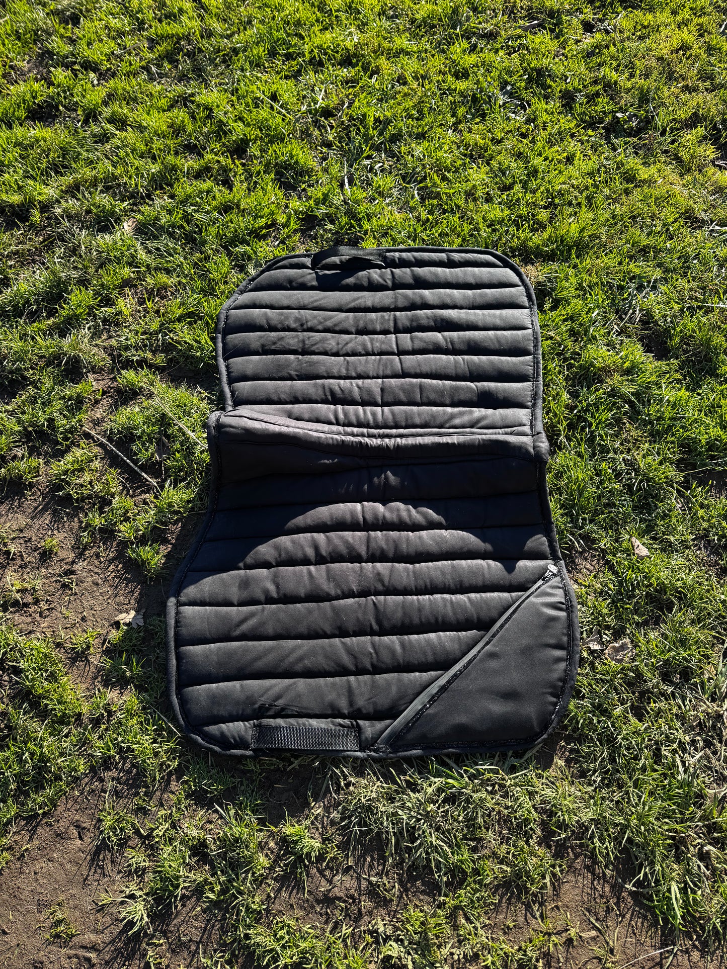 Tapis de selle à POCHE imperméable - LOGO FLEHMEN